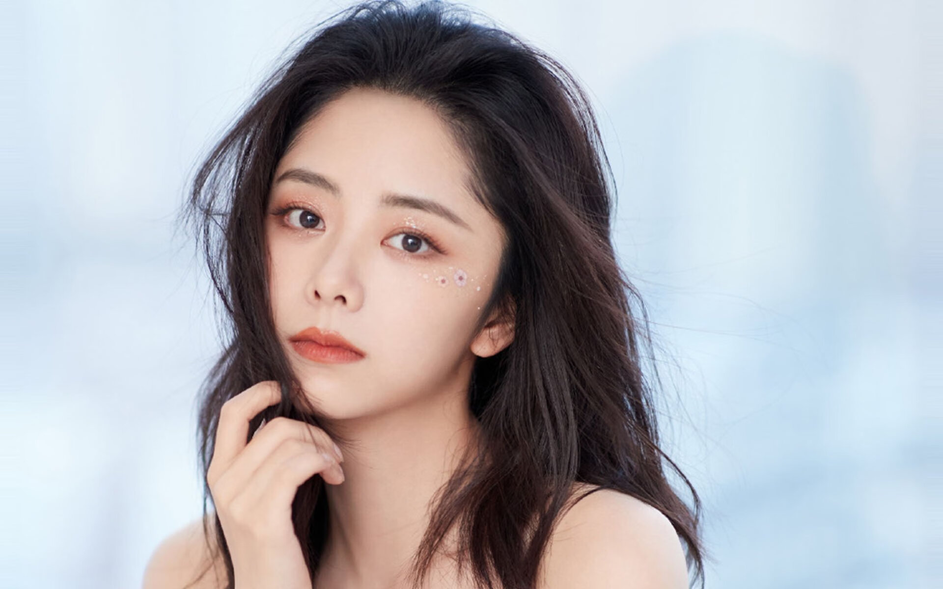 开云官网入口-中国队冲线瞬间点燃全场气氛,中国队继续冲